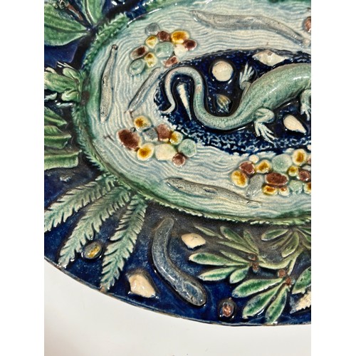 147 - 19th century Palissy style faience pottery bowl, relief lizard fish and frog decoration, in blue and... 