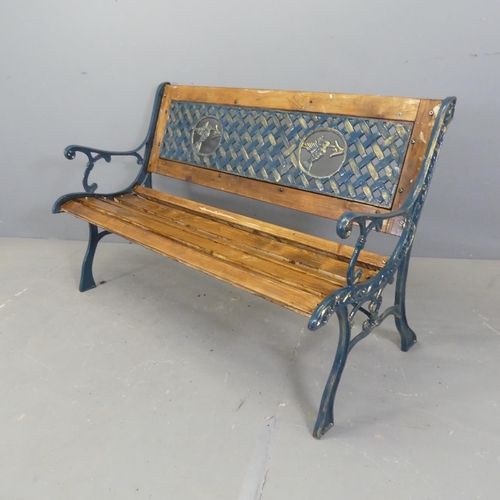 2621 - A pine slatted garden bench, with inset painted cast iron panel depicting hummingbirds and woven des... 