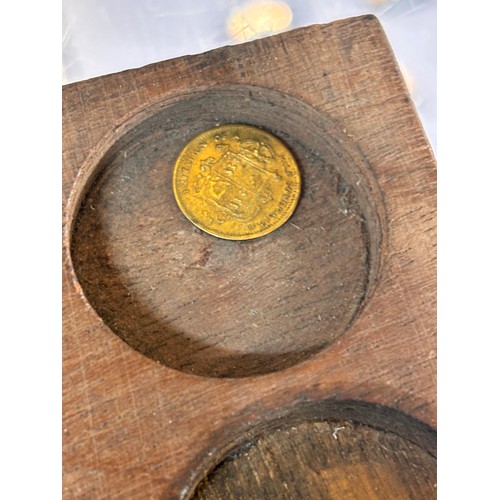 79 - A large quantity of 19th/20th century pre decimal British copper coins, some in collectors trays and... 