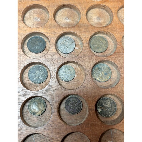 79 - A large quantity of 19th/20th century pre decimal British copper coins, some in collectors trays and... 