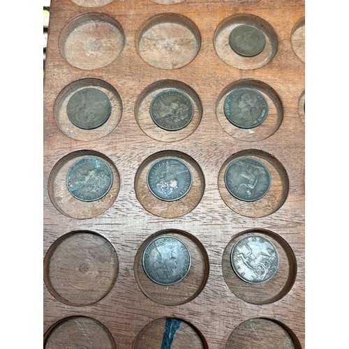 79 - A large quantity of 19th/20th century pre decimal British copper coins, some in collectors trays and... 