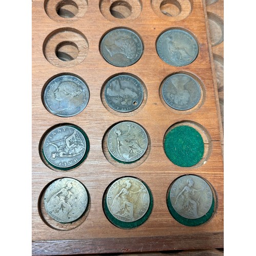 79 - A large quantity of 19th/20th century pre decimal British copper coins, some in collectors trays and... 