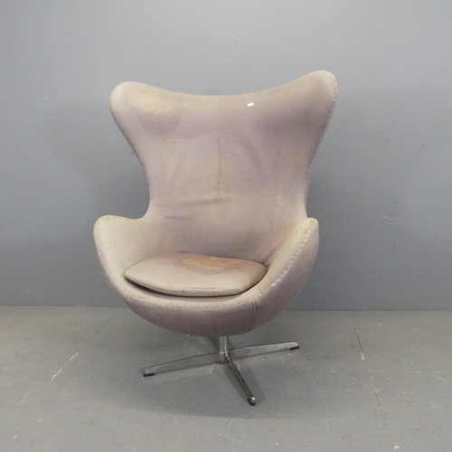 2507 - A mid-century style Egg chair, in the manner of Arne Jacobsen for Fritz Hansen. For re-upholstery.