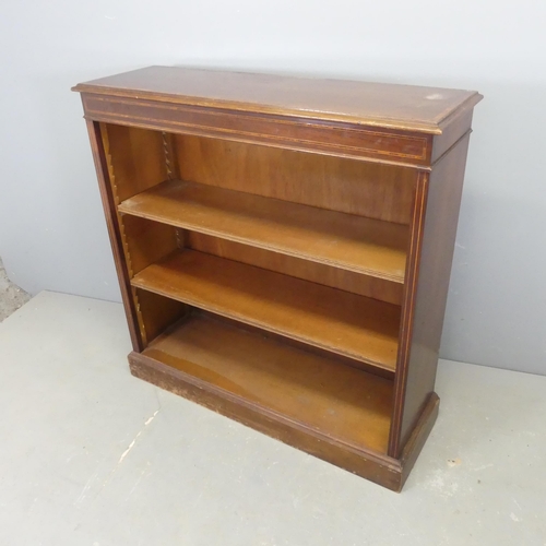 2541 - A reproduction crossbanded mahogany and satinwood strung open bookcase, with two adjustable shelves.... 