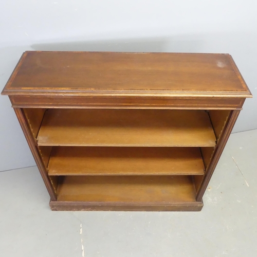 2541 - A reproduction crossbanded mahogany and satinwood strung open bookcase, with two adjustable shelves.... 