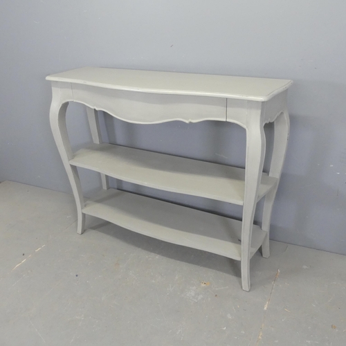 2606 - A continental style painted three-tier console toable, with single drawer and cabriole legs. Width 1... 