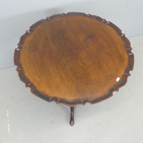 2667 - A reproduction mahogany circular occasional table, with piecrust edge, turned central column and tri... 