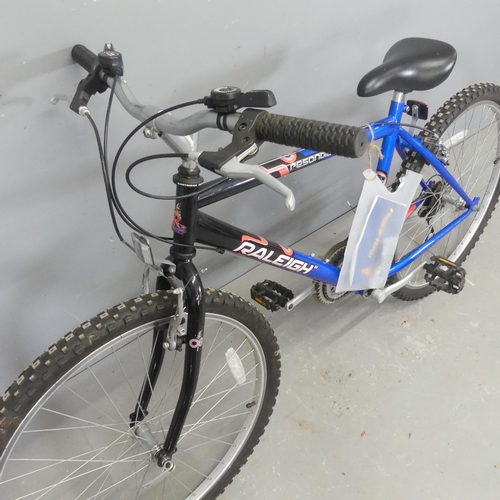 2715 - A Raleigh Resonator 18 speed mountain bike.