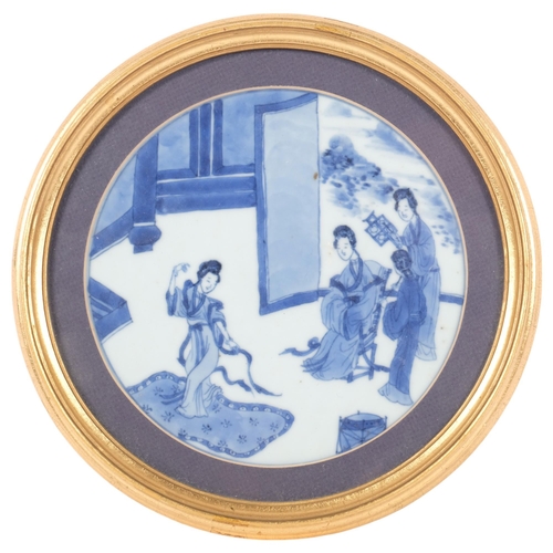 254 - A Ming Dynasty blue and white plate, depicting court figures, with 6 character mark to the reverse f... 