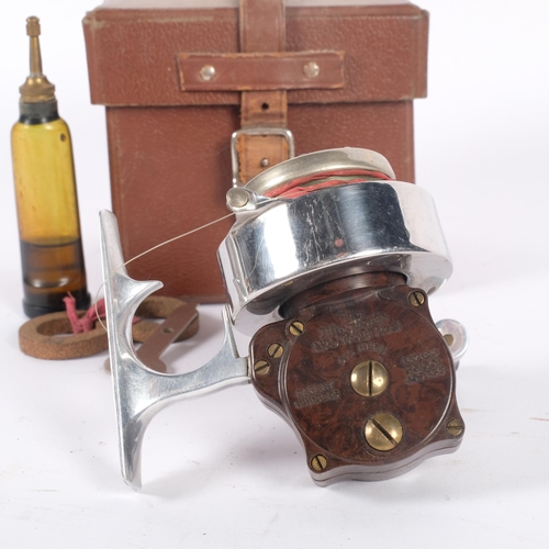 4 - The Illingworth No. 5 trout fishing reel, with Bakelite body and chrome fittings, reel foot bears no... 