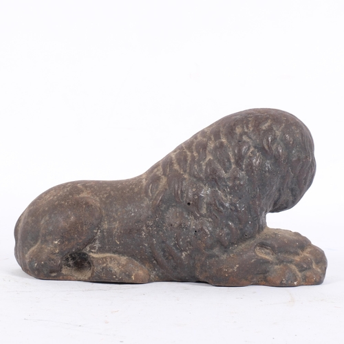 95 - A cast-iron sculpture of a recumbent lion, L23cm