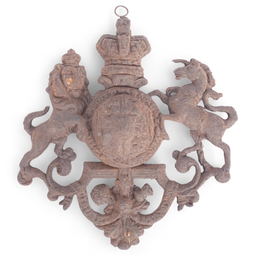 97 - An Antique cast-iron coat of arms, W21cm