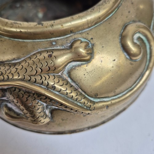 265 - A Chinese brass censer, with applied lizard decoration and impressed character mark to the base, dia... 