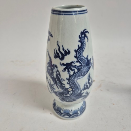 261 - A group of Chinese ceramics, including a blue and white charger with prunus decoration, diameter 29c... 