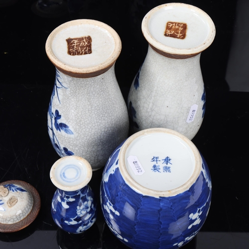 95 - 4 pieces of Chinese blue and white porcelain, including a pair of jars and covers, height 26cm (4)