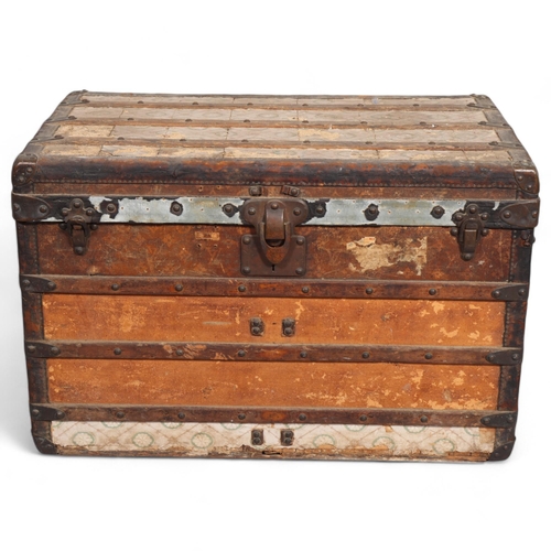 172 - LOUIS VUITTON - a late 19th/early 20th century steamer trunk with wood and brass mounts and strappin... 