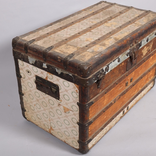 172 - LOUIS VUITTON - a late 19th/early 20th century steamer trunk with wood and brass mounts and strappin... 