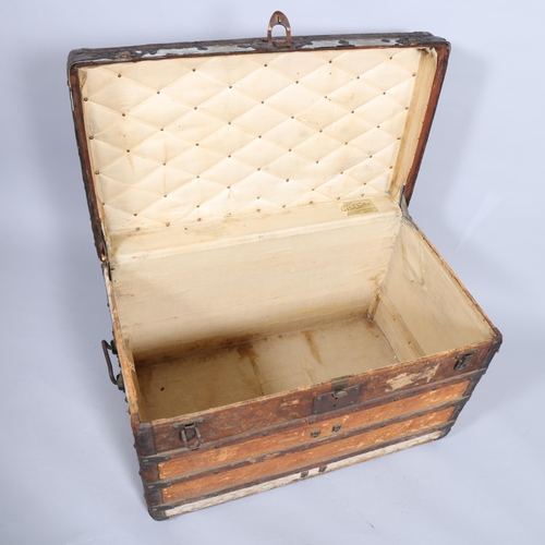 172 - LOUIS VUITTON - a late 19th/early 20th century steamer trunk with wood and brass mounts and strappin... 