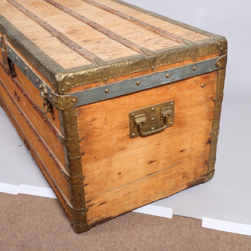 173 - LOUIS VUITTON - a late 19th/early 20th steam trunk with wood and brass mounts, Louis Vuitton marked ... 