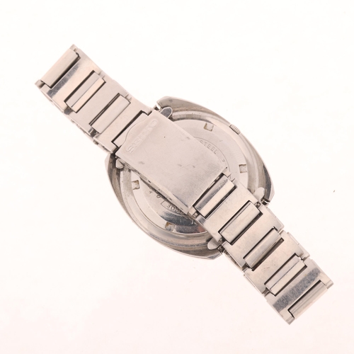 1023 - SEIKO - a Vintage stainless steel automatic calendar bracelet watch, ref. 7006-7002, circa 1980, sil... 