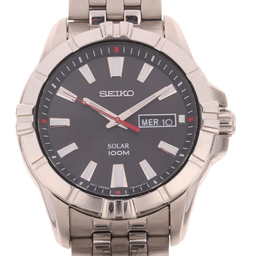 1024 - SEIKO - a stainless steel Solar 100M quartz day/date bracelet watch, ref. V158-0AH0, black dial with... 