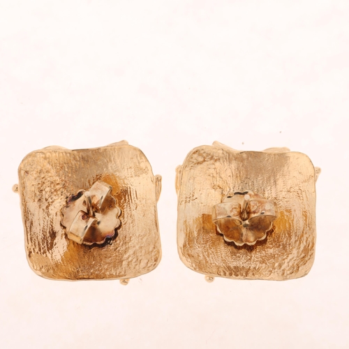 1198 - JANE M WATLING - a pair of modernist 9ct gold abstract stud earrings, maker JMW, London 2000, each s... 