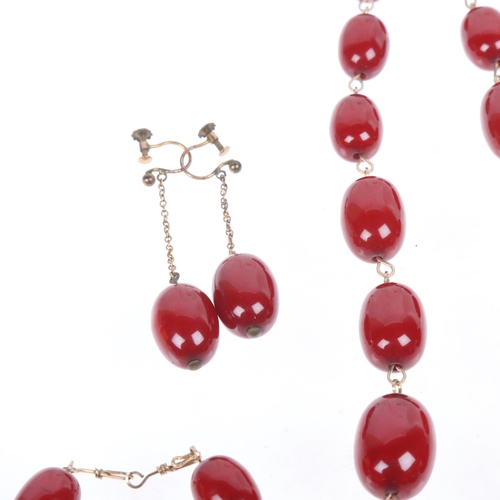 1270 - A cherry amber bead jewellery set, comprising necklace 45cm, bracelet 20cm, and pair of drop earring... 