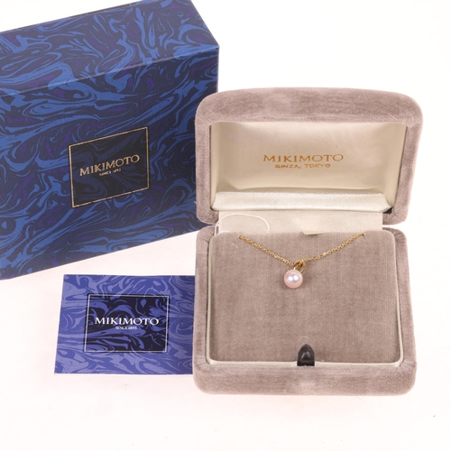 1276 - MIKIMOTO - a modern 18ct gold pink cultured pearl pendant necklace, on original Mikimoto 18ct cable ... 