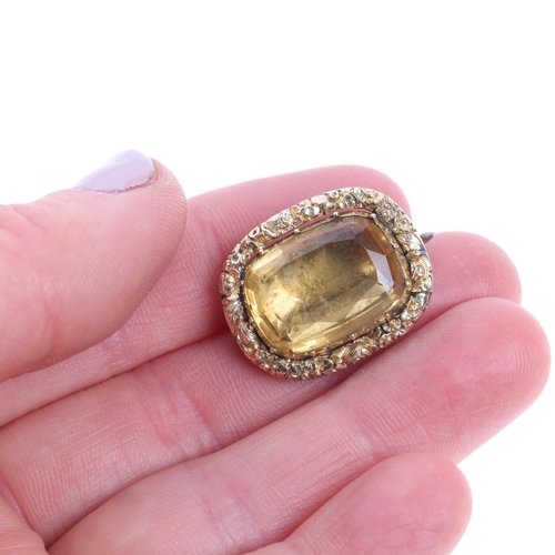 1390 - An Antique Georgian citrine brooch, circa 1820, oval form, cut-down collet set with foil-back oval m... 