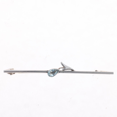 1407 - An Antique platinum aquamarine floral bar brooch, 50.2mm, 1.7g