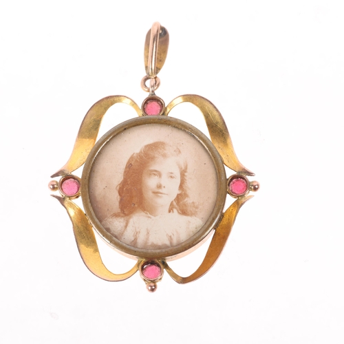 1412 - An Antique Edwardian 9ct rose gold ruby double-sided photo locket pendant, unmarked mount tests as 9... 