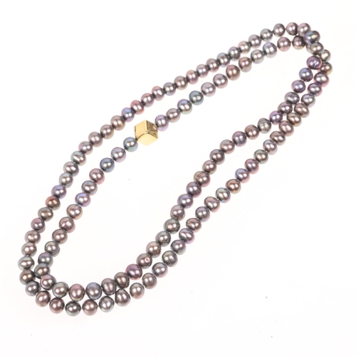 1443 - A Vintage single-strand black pearl bead necklace, with unmarked 18ct gold cube spacer link, 8.1mm p... 