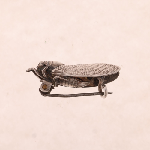 1558 - An Art Nouveau French miniature silver cicada brooch, indistinct maker AC?, realistically modelled, ... 