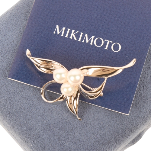 1564 - MIKIMOTO - a sterling silver cultured pearl floral brooch, stamped with maker's mark, 44.3mm, 5.2g, ... 