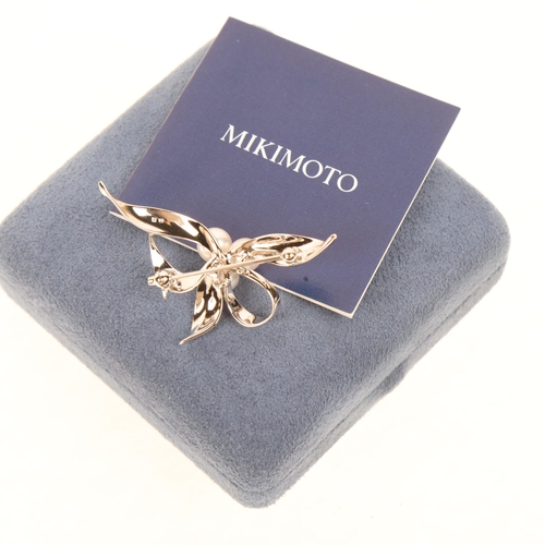 1564 - MIKIMOTO - a sterling silver cultured pearl floral brooch, stamped with maker's mark, 44.3mm, 5.2g, ... 