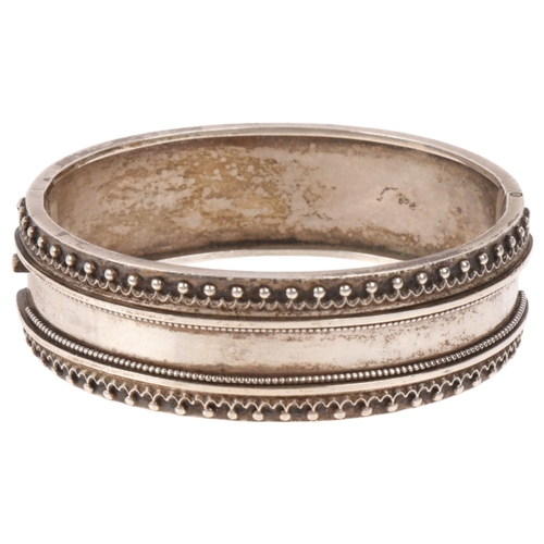 1584 - An Antique Victorian Etruscan Revival silver hinged bangle, unmarked but tests as silver, band width... 