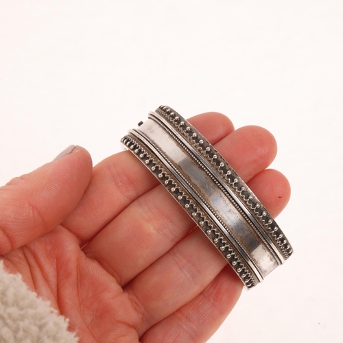 1584 - An Antique Victorian Etruscan Revival silver hinged bangle, unmarked but tests as silver, band width... 