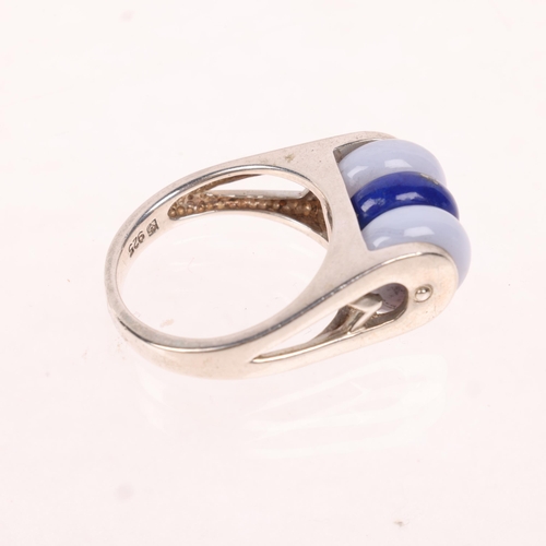 1600 - A sterling silver lace agate and lapis lazuli disc ring, set with rotating beads, setting height 10.... 