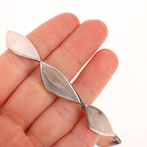 1632 - HENNING ULRICHSEN - a Danish modernist sterling silver 'Wing' panel bracelet, 19cm, 17g