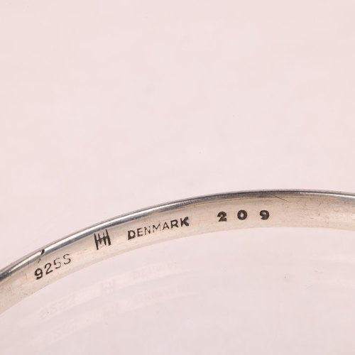 1660 - HANS HANSEN - a Danish modernist sterling silver slave bangle, model no. 209, band width 4.1mm, inte... 