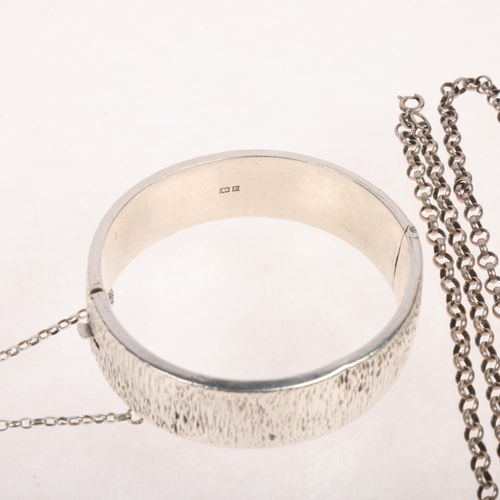 1690 - A silver hinged bangle, internal circumference 17cm, and a silver belcher link necklace, 50cm, 43g t... 