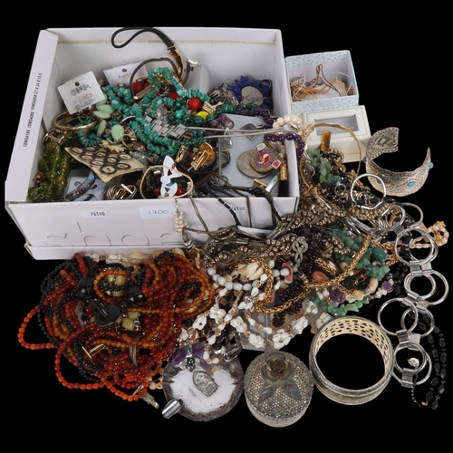 1700 - A large quantity of costume jewellery, including pearl necklaces, rings, pendants, bracelets, etc