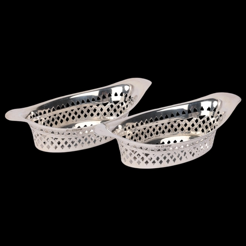 1820 - A pair of late Victorian silver 2-handled bon bon baskets, Atkin Brothers, Sheffield 1895, boat form... 