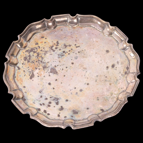 1824 - A late Victorian silver salver, Pairpoint Brothers, London 1900, circular form with scalloped rim ra... 