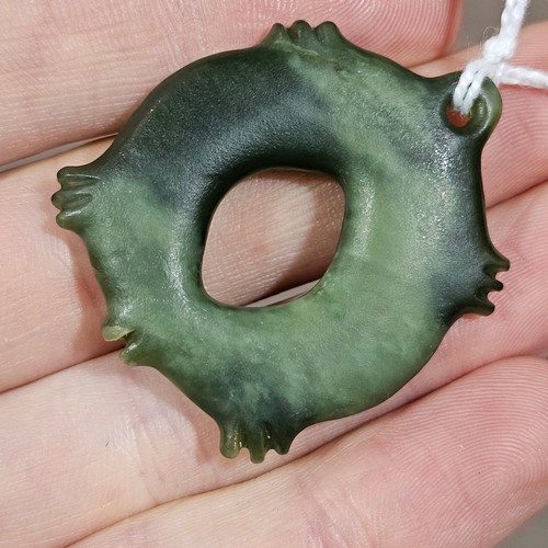 52 - New Zealand Maori Pounamou green stone parrot leg ring, length 4cm