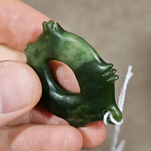 52 - New Zealand Maori Pounamou green stone parrot leg ring, length 4cm