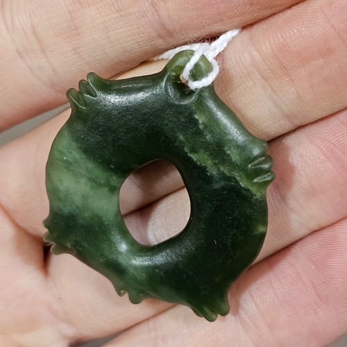 52 - New Zealand Maori Pounamou green stone parrot leg ring, length 4cm