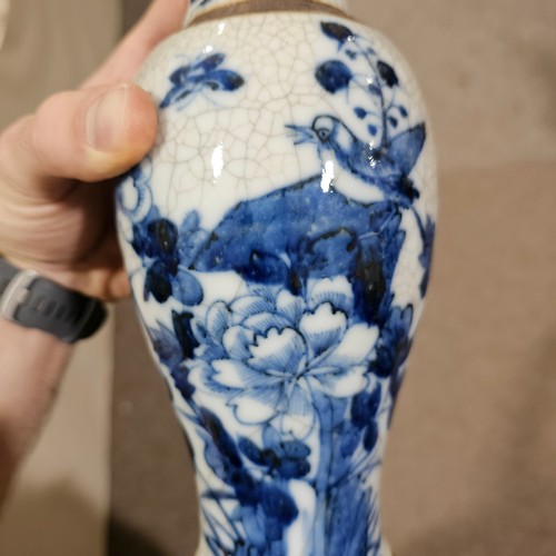 95 - 4 pieces of Chinese blue and white porcelain, including a pair of jars and covers, height 26cm (4)