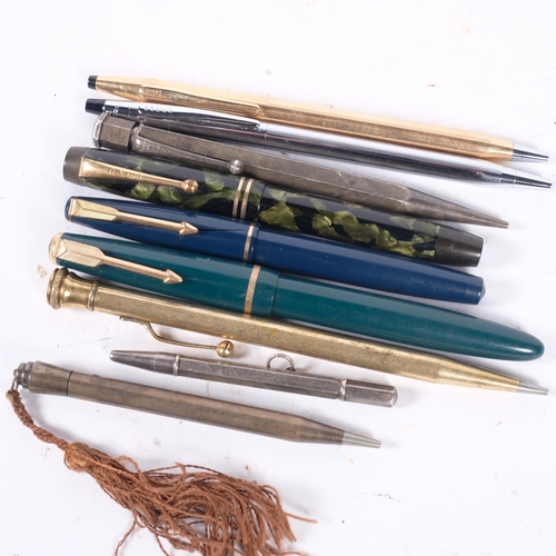 128 - A group of various pens, including a Cross fountain pen, boxed, a Parker and Duofold green marble fo... 