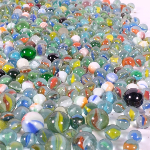 148 - A large quantity of Vintage marbles